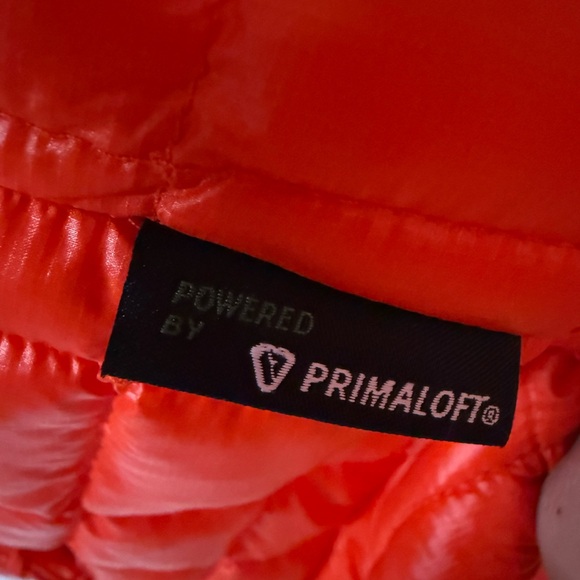 The North Face Women”s Bright Red Puffer Jacket NEW - Picture 9 of 11